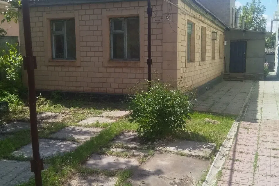 Сдаётся 2-этажный дом, 100 м²