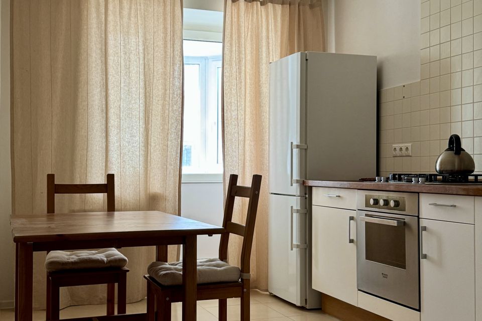 Сдаётся 1-комнатная квартира, 51 м²
