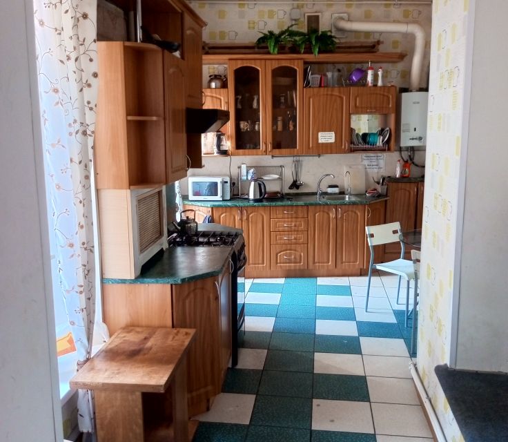Сдаётся 4-комнатная квартира, 145 м²