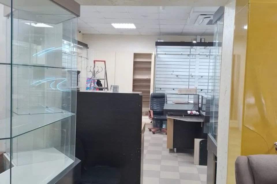 Сдаётся торговое помещение, 100 м²