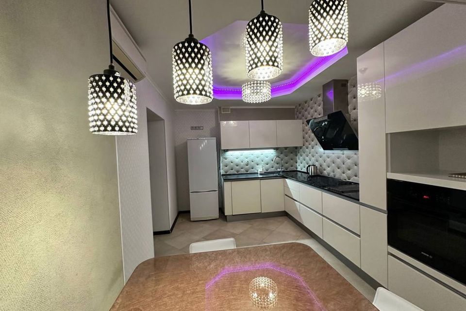 Сдаётся 2-комнатная квартира, 56 м²