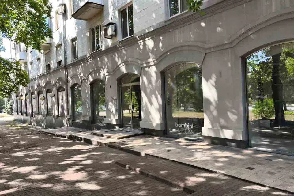 Сдаётся торговое помещение, 200 м²