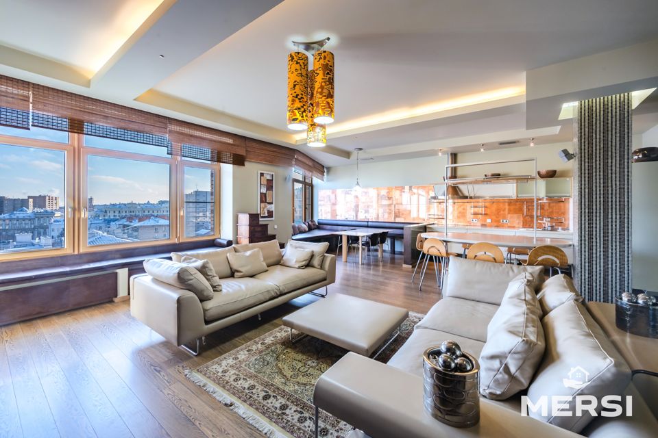 Сдаётся 4-комнатная квартира, 180 м²