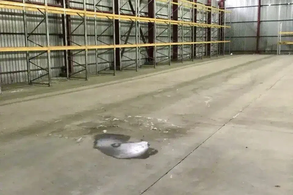 Сдаётся склад, 887 м²