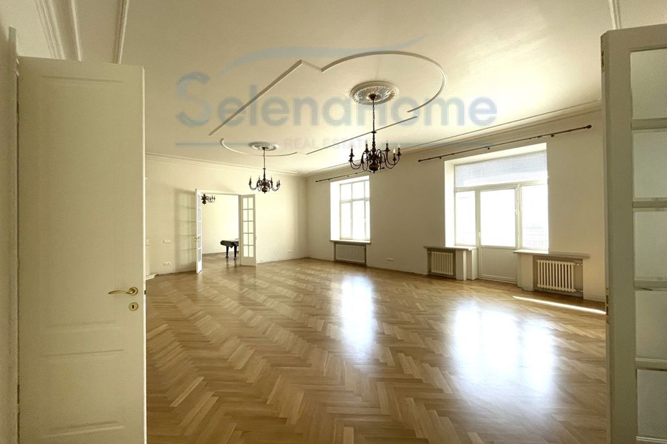 Сдаётся 4-комнатная квартира, 350 м²