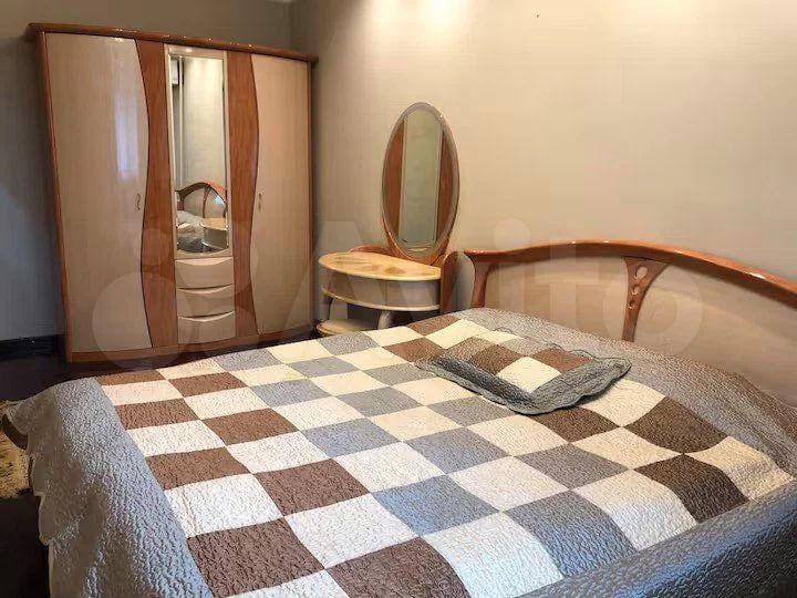Сдаётся 1-комнатная квартира, 61 м²