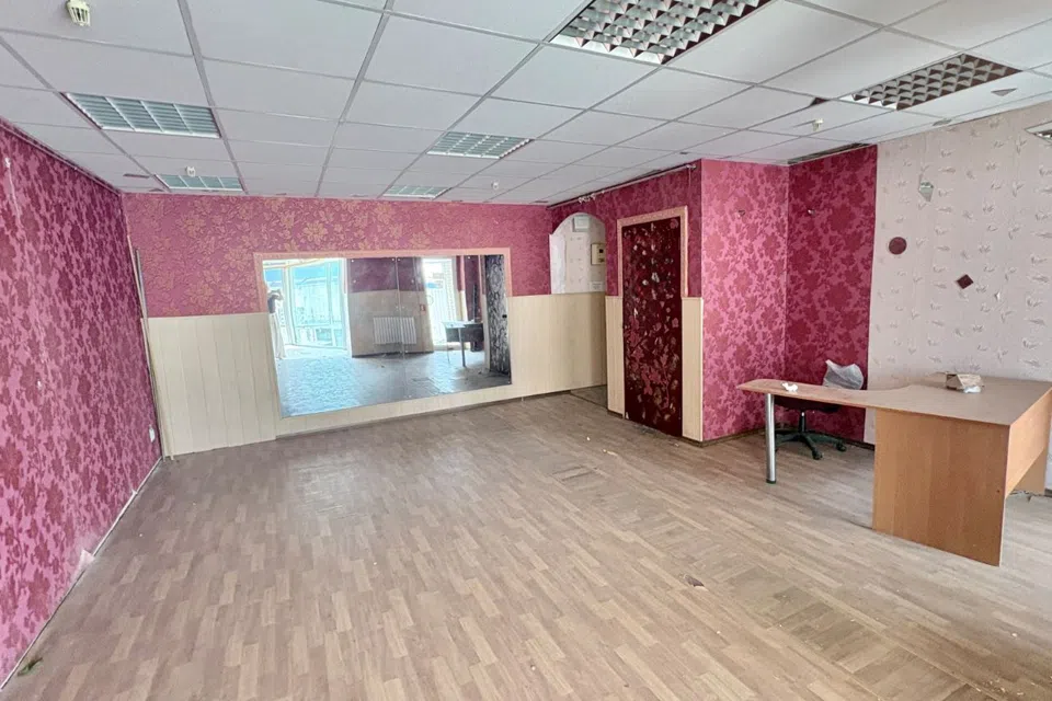 Сдаётся торговое помещение, 107 м²