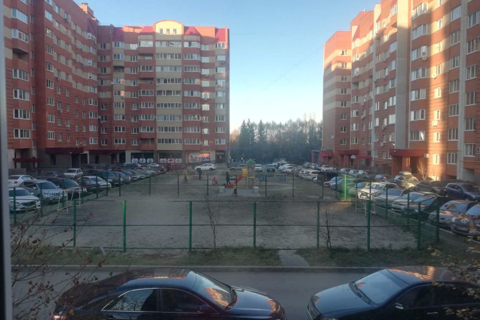 Сдаётся 2-комнатная квартира, 81 м²