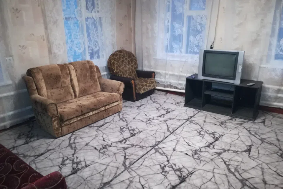Сдаётся 2-этажный дом, 100 м²