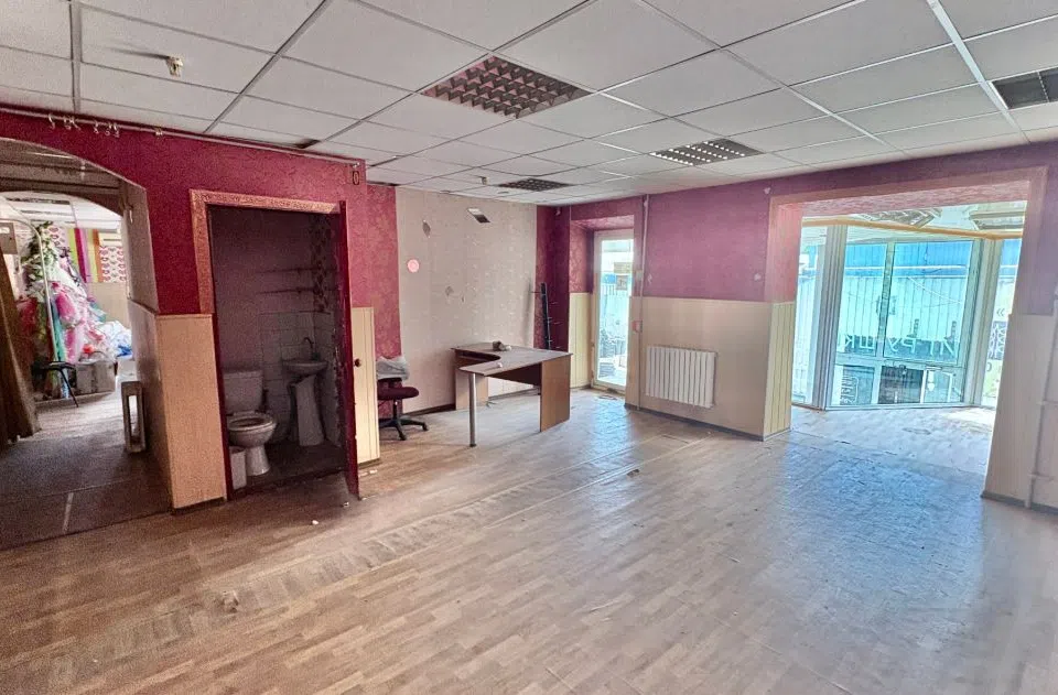 Сдаётся торговое помещение, 107 м²