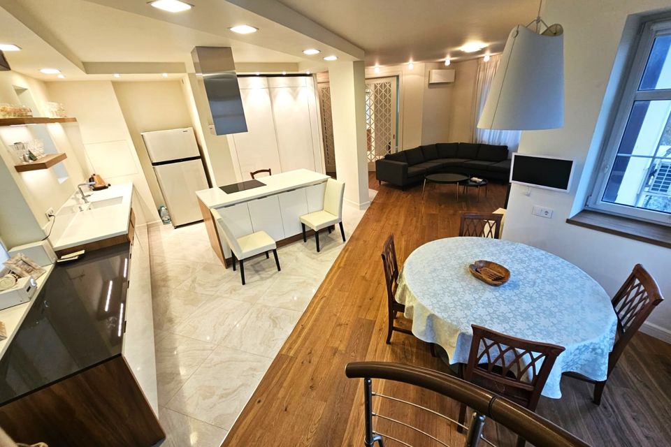 Сдаётся студия, 100 м²
