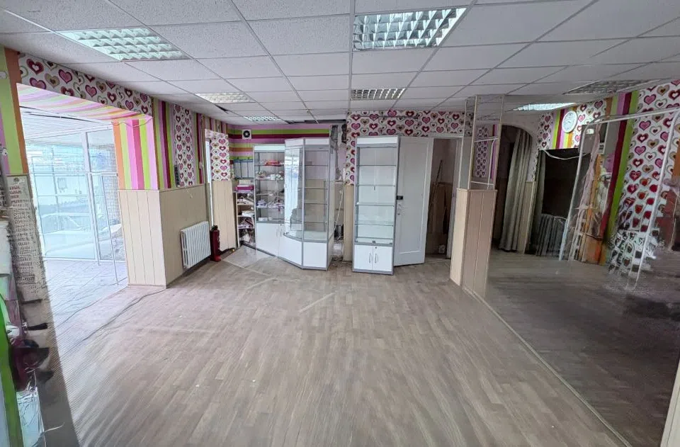 Сдаётся торговое помещение, 107 м²