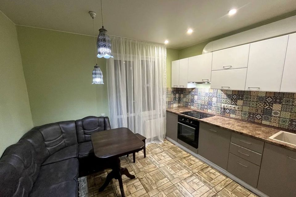 Сдаётся 2-комнатная квартира, 65 м²