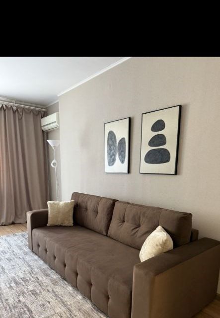 Сдаётся 2-комнатная квартира, 65 м²