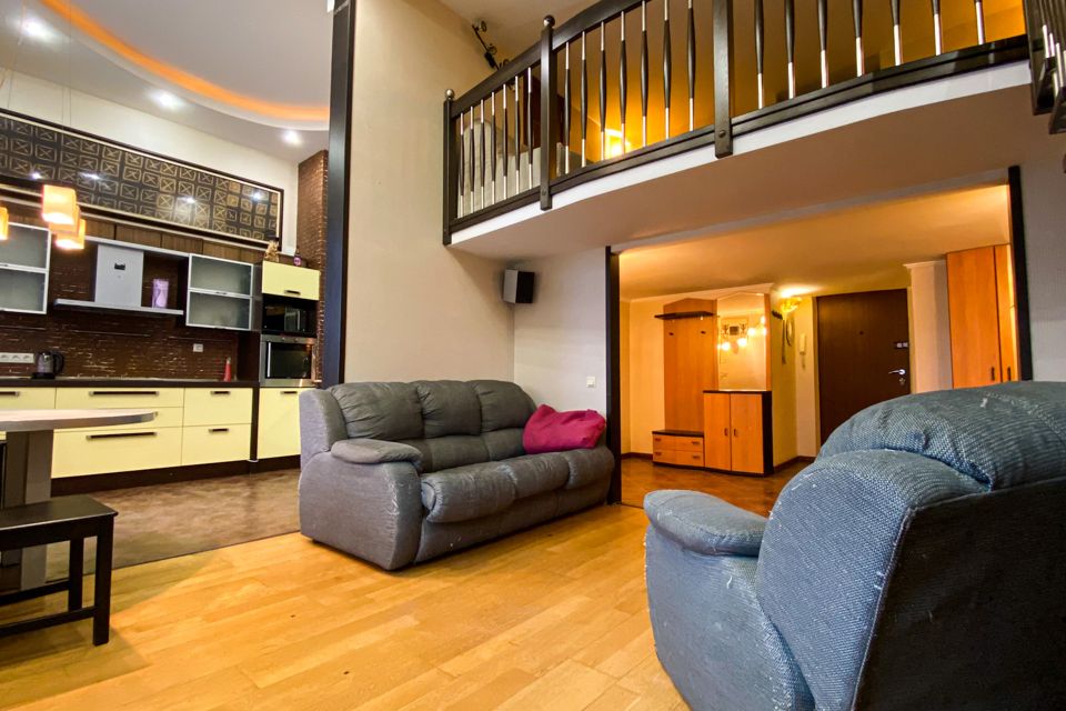 Сдаётся 4-комнатная квартира, 140 м²
