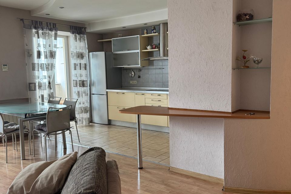 Сдаётся 4-комнатная квартира, 120 м²