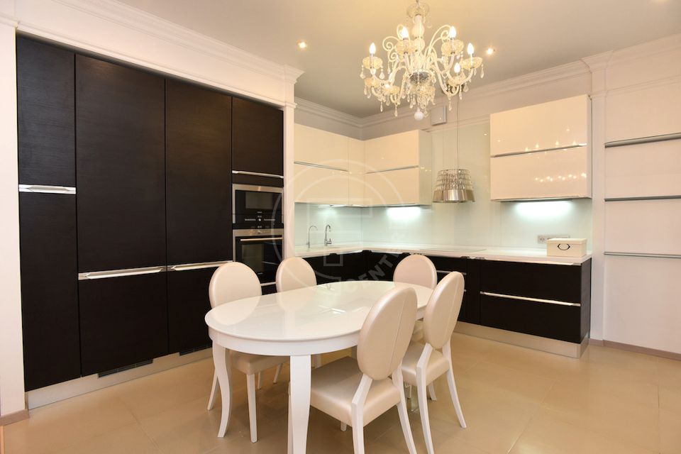 Сдаётся 3-комнатная квартира, 119.4 м²
