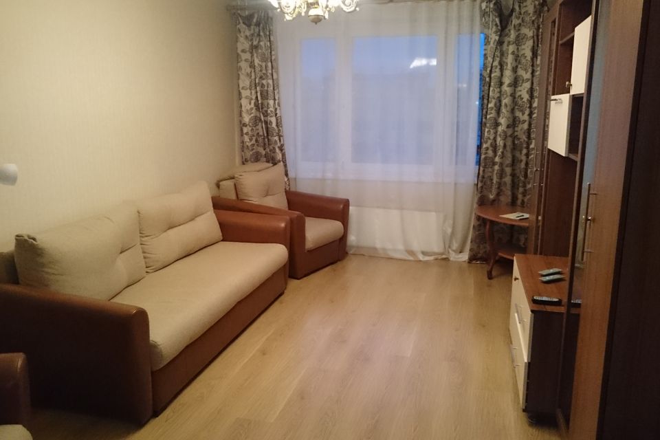 Сдаётся 2-комнатная квартира, 75 м²