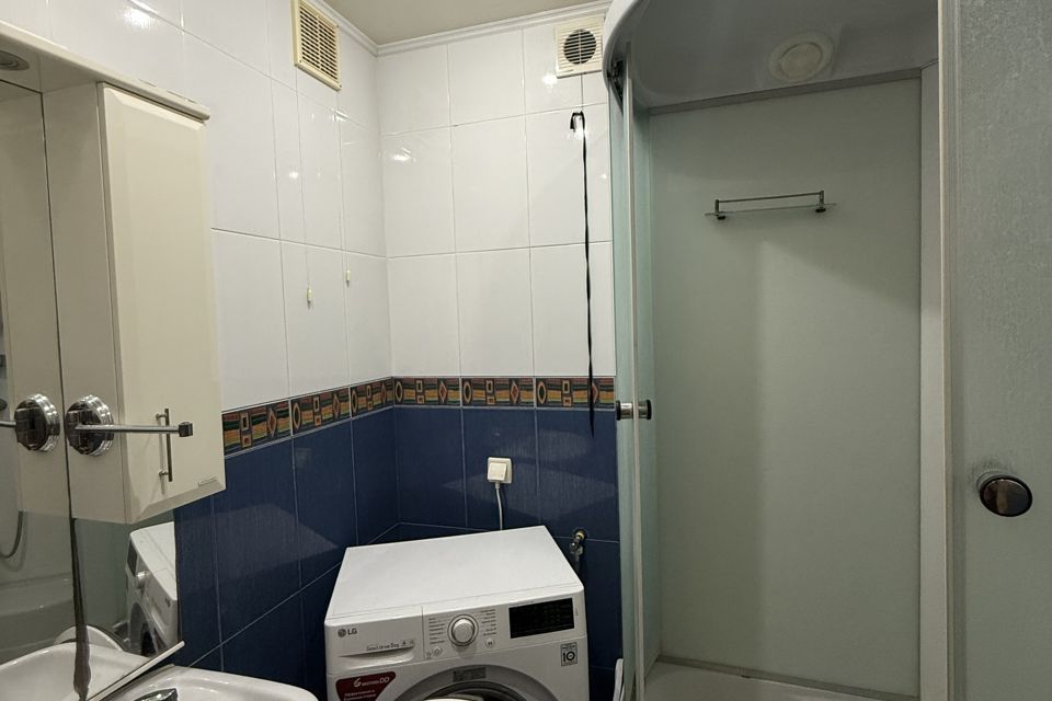 Сдаётся 2-комнатная квартира, 56 м²