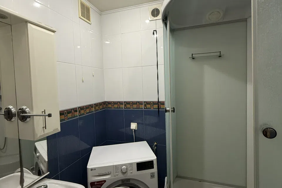 Сдаётся 2-комнатная квартира, 56 м²