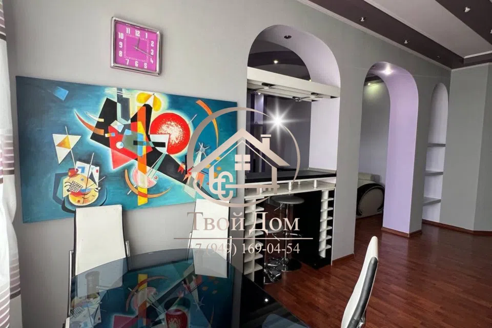 Сдаётся 2-комнатная квартира, 98 м²