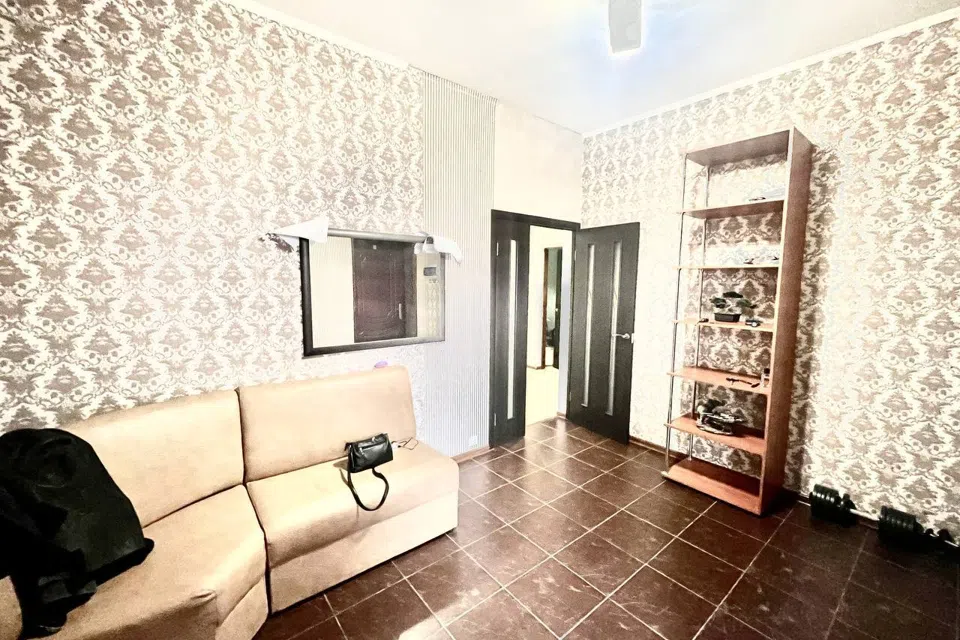Сдаётся 2-этажный дом, 250 м²