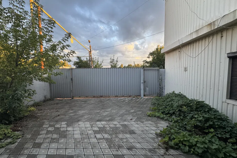 Сдаётся торговое помещение, 300 м²