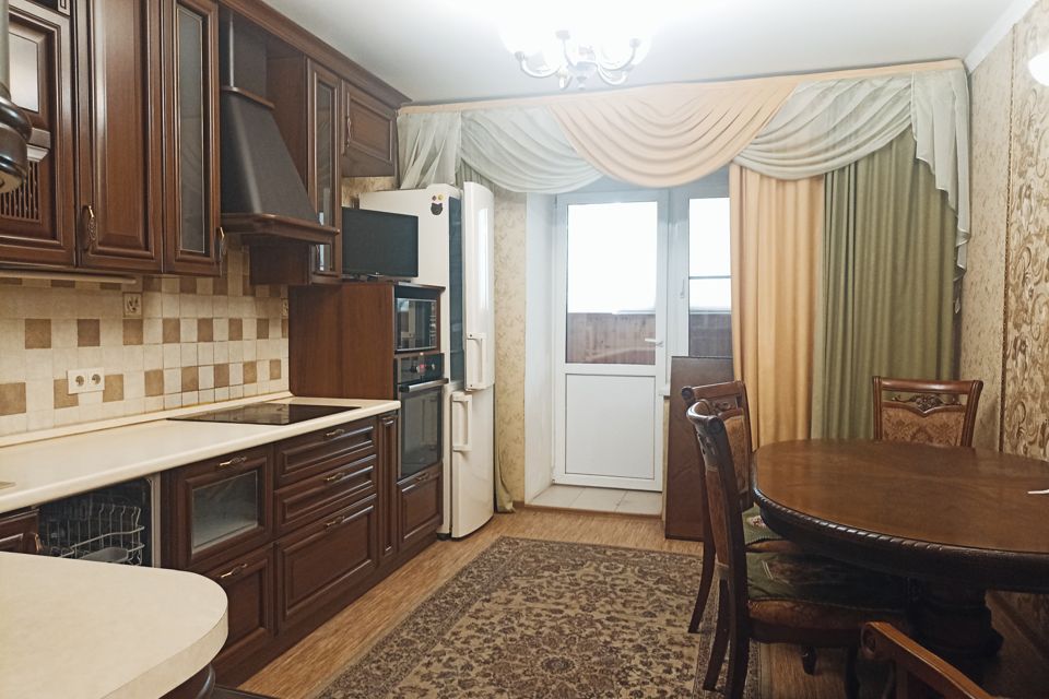 Сдаётся 2-комнатная квартира, 70 м²