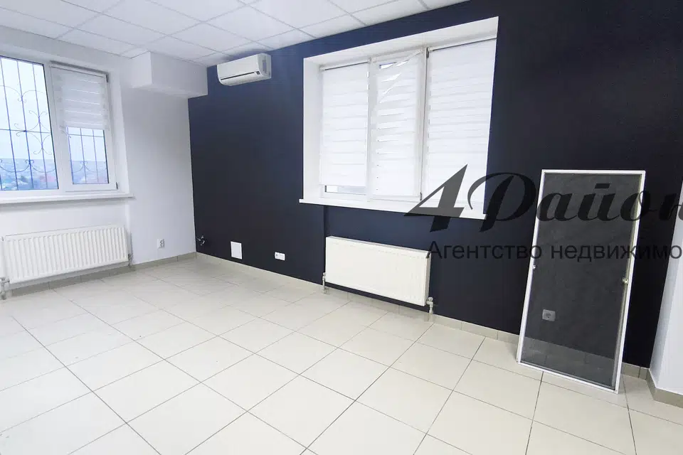 Сдаётся торговое помещение, 152 м²