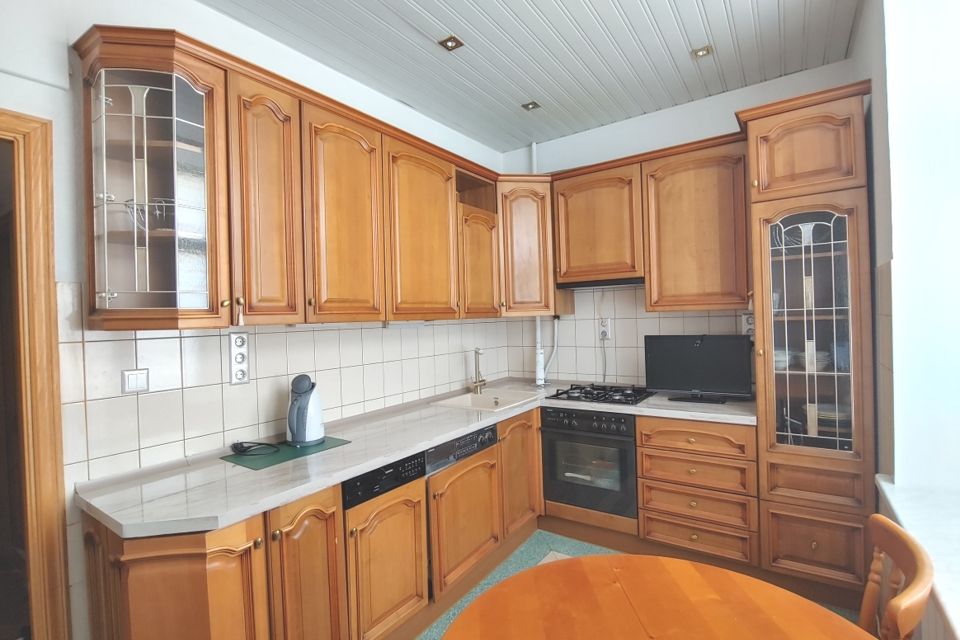 Сдаётся 2-комнатная квартира, 75 м²