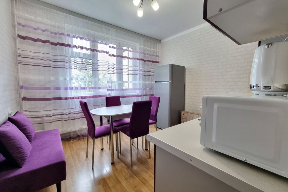 Сдаётся 2-комнатная квартира, 56 м²