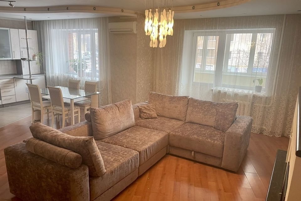 Сдаётся 2-комнатная квартира, 90 м²