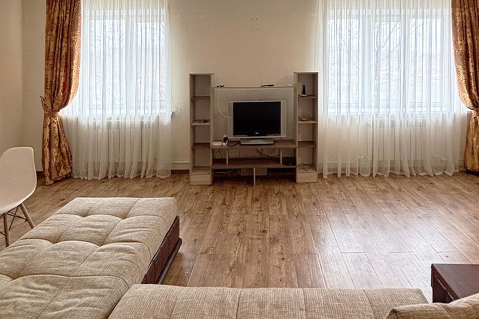 Сдаётся 2-комнатная квартира, 82.4 м²