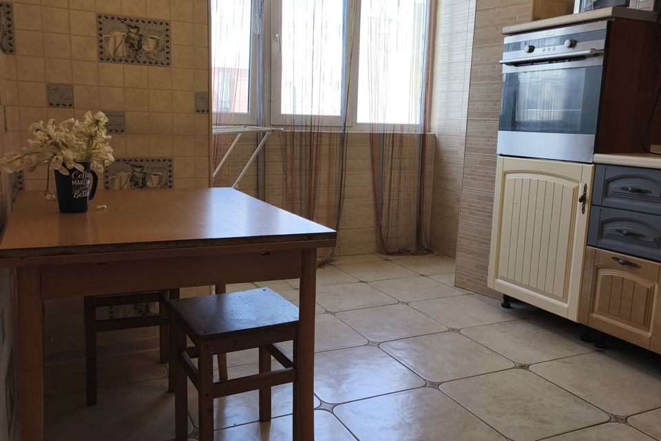 Сдаётся 2-комнатная квартира, 56 м²
