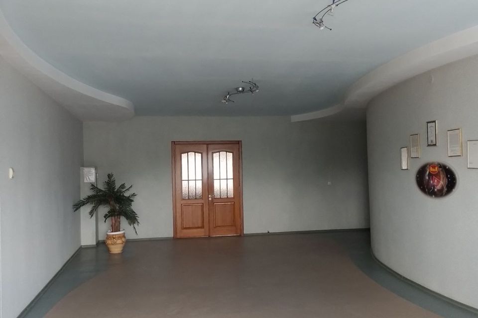 Сдаётся торговое помещение, 2400 м²