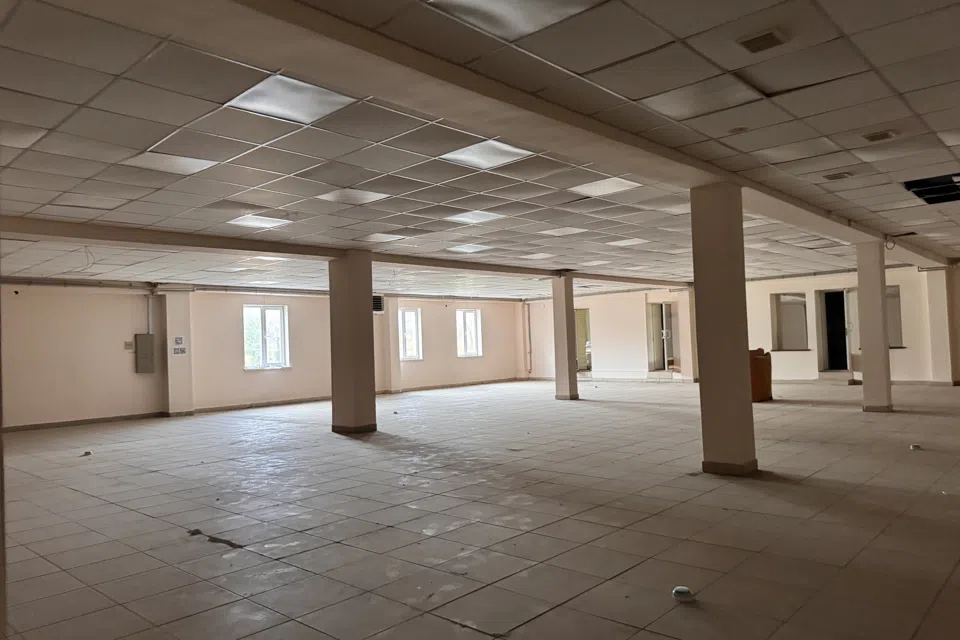 Сдаётся торговое помещение, 560 м²