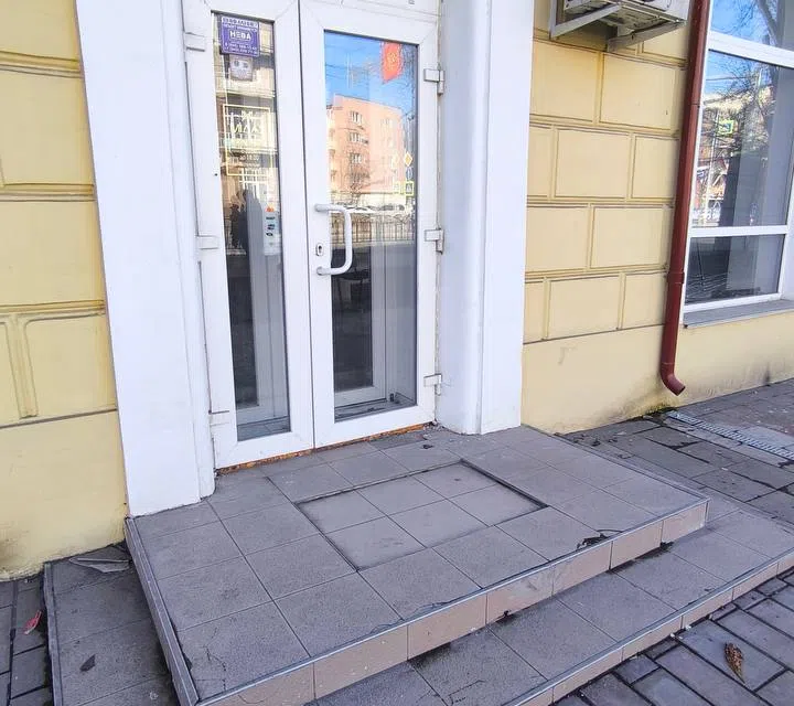 Сдаётся торговое помещение, 125.6 м²