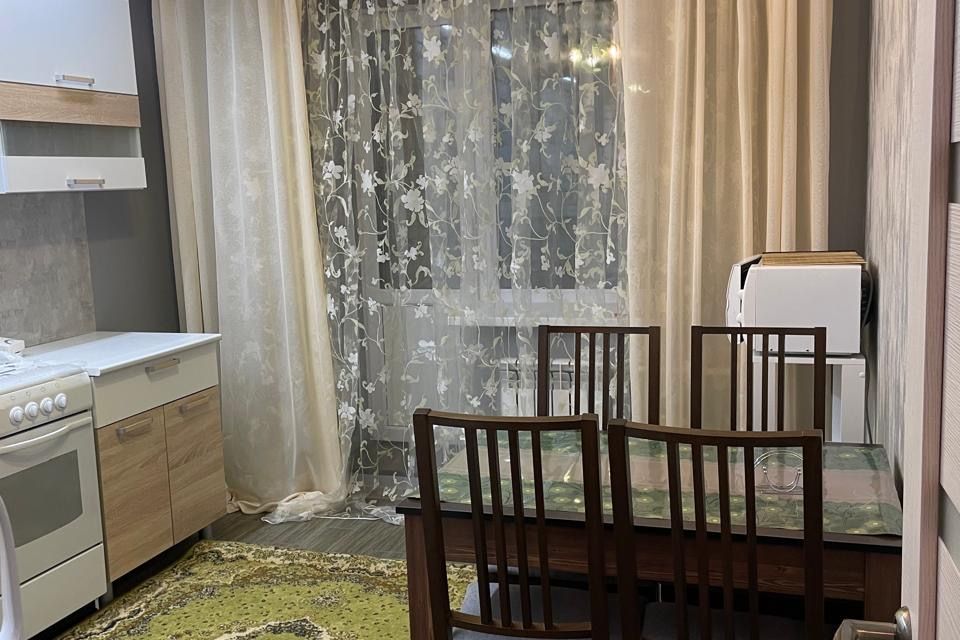 Сдаётся 1-комнатная квартира, 42 м²