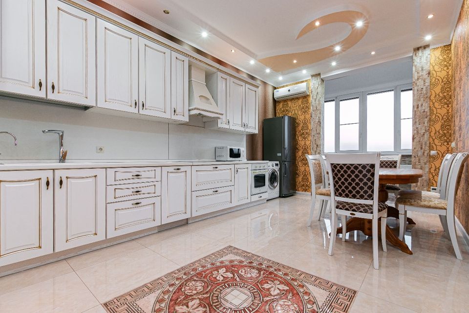 Сдаётся 3-комнатная квартира, 130 м²