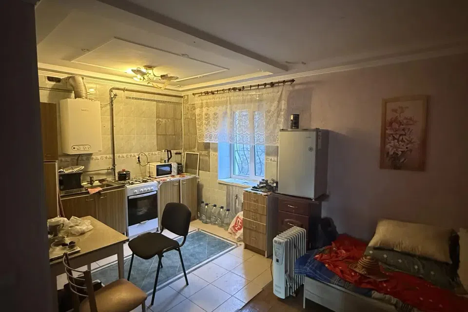 Сдаётся 2-этажный дом, 140 м²