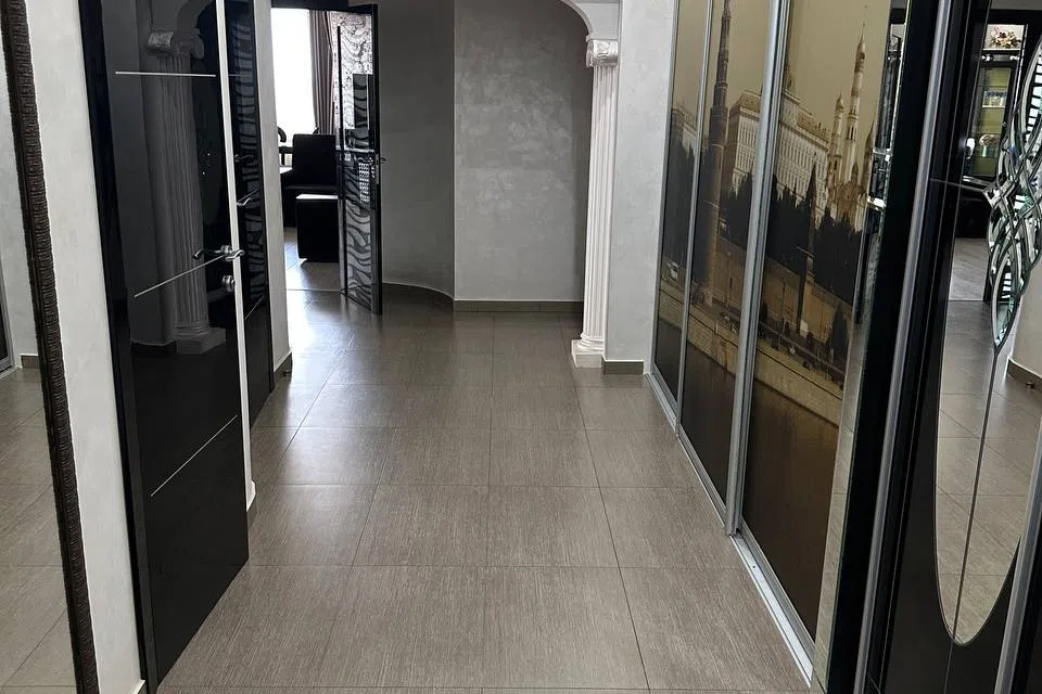 Сдаётся 4-комнатная квартира, 160 м²