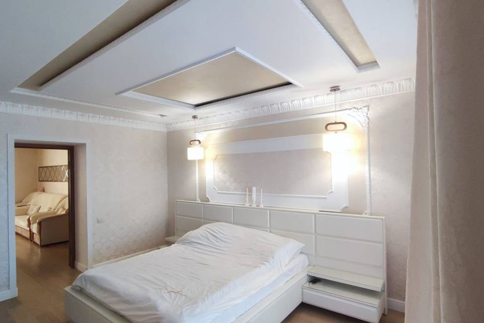 Сдаётся 4-комнатная квартира, 1000 м²