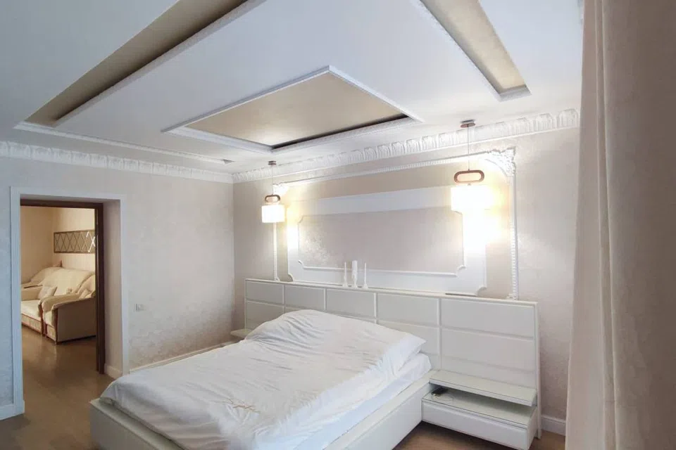 Сдаётся 4-комнатная квартира, 1000 м²