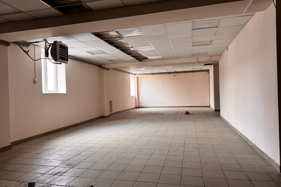 Сдаётся торговое помещение, 560 м²