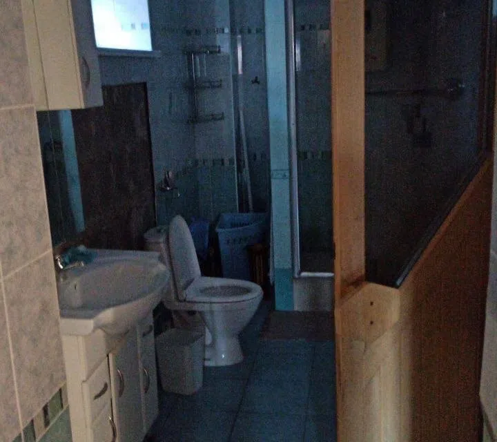 Сдаётся 2-этажный дом, 200 м²