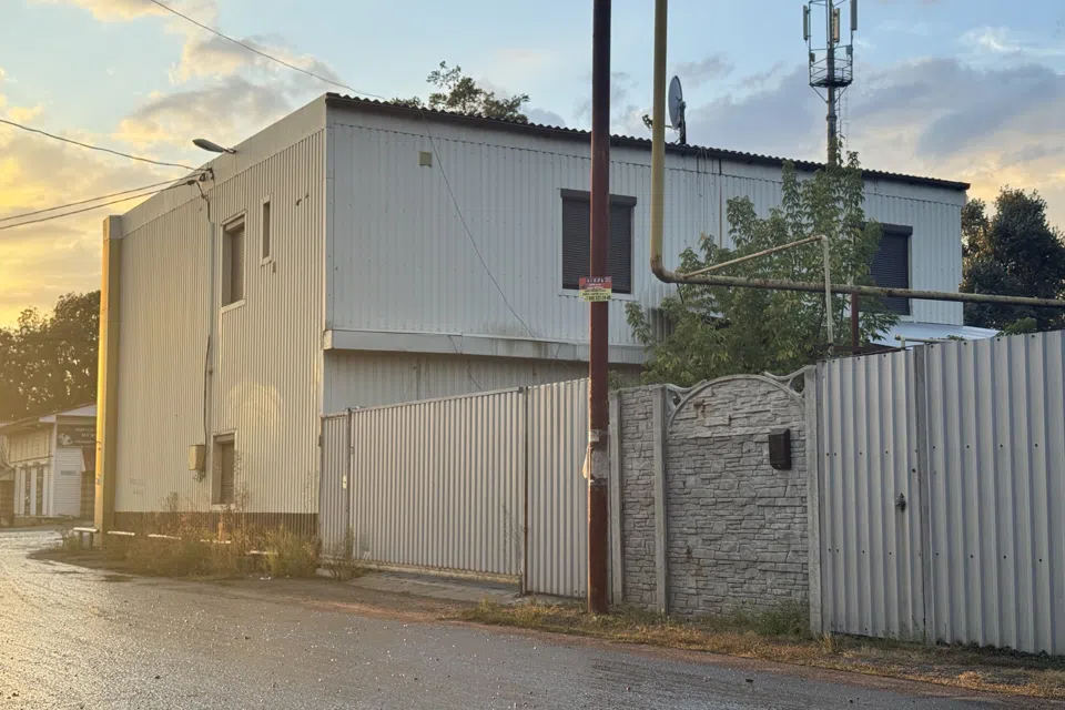 Сдаётся торговое помещение, 300 м²