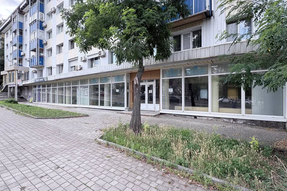 Сдаётся торговое помещение, 194 м²