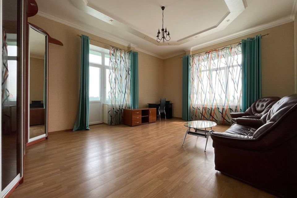 Сдаётся 2-комнатная квартира, 70.6 м²