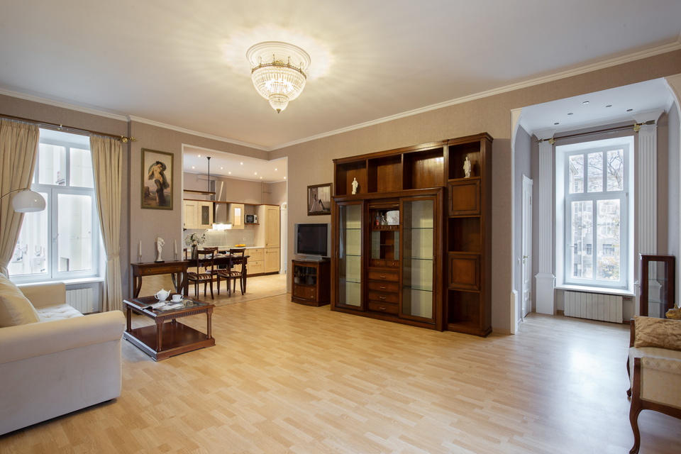 Сдаётся 4-комнатная квартира, 161 м²