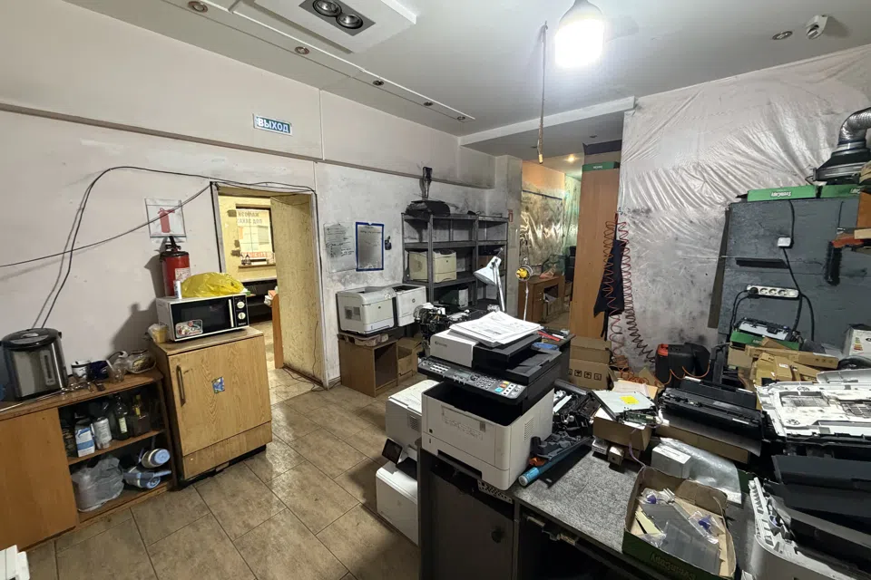 Сдаётся торговое помещение, 225 м²